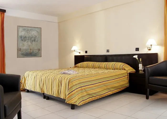 Отель Palace 5*